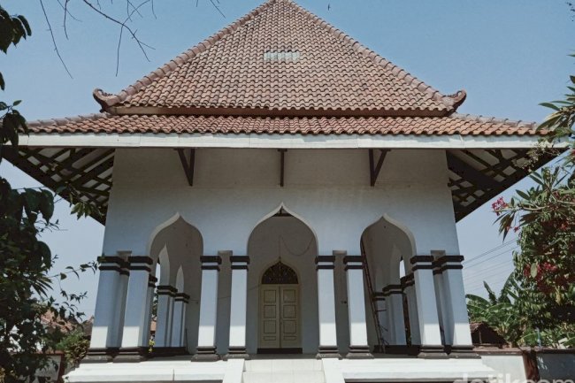Wisata Klaten: Makam Ronggowarsito 