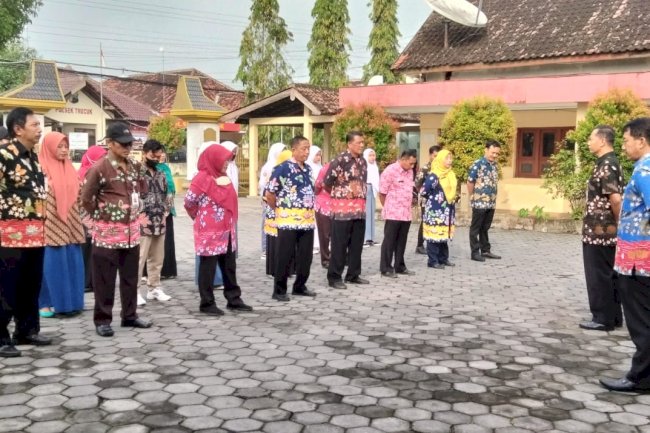 Kegiatan Apel Pagi Karyawan-Karyawati Kecamatan Trucuk
