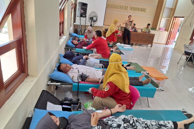 Kegiatan Donor Darah di Aula Kecamatan Trucuk