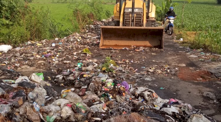 Pemantauan Pembersihan sampah di perbatasan Desa Sumber Kecamatan Trucuk - Desa Beji kecamatan Pedan
