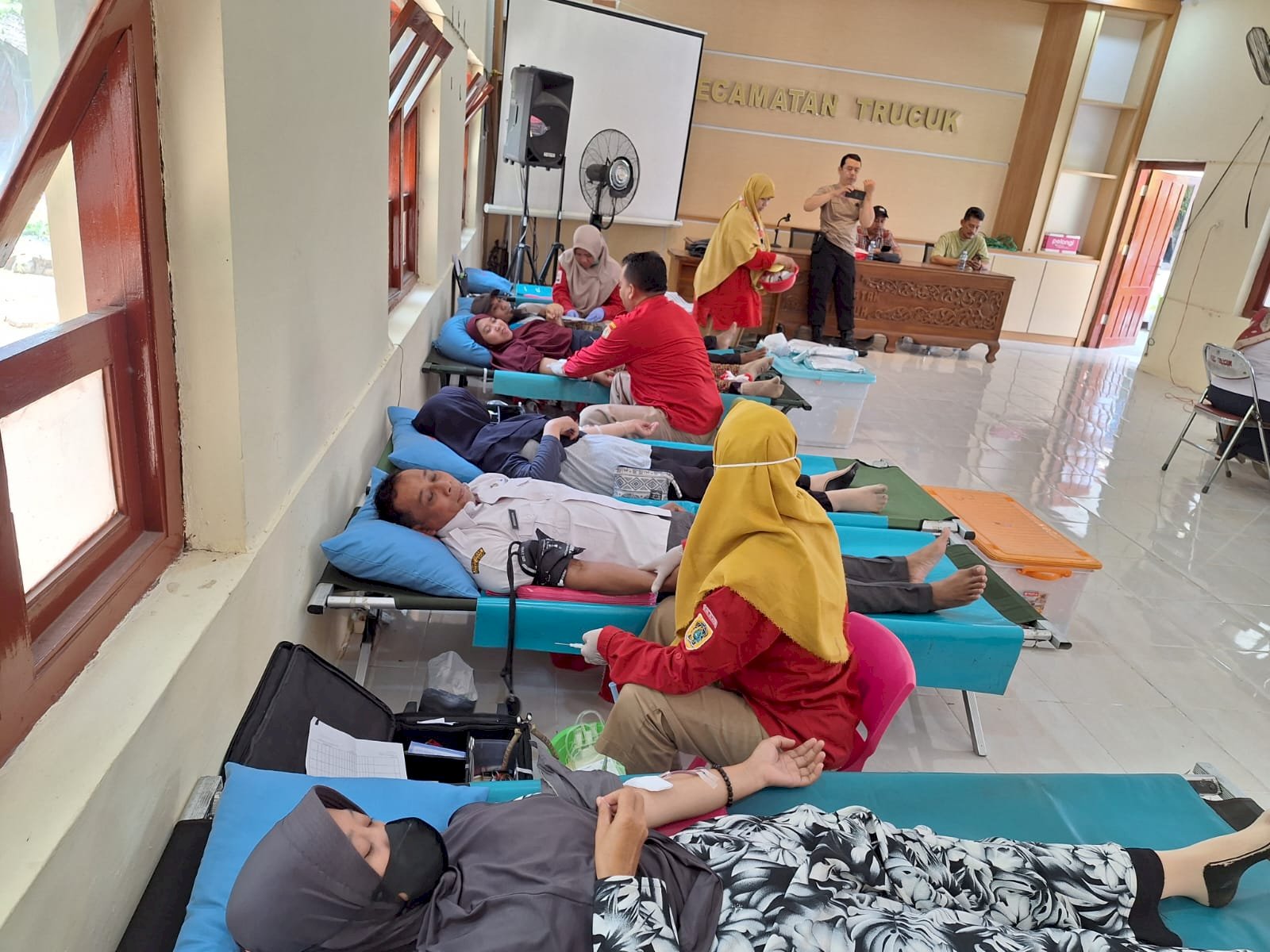 Kegiatan Donor Darah di Aula Kecamatan Trucuk