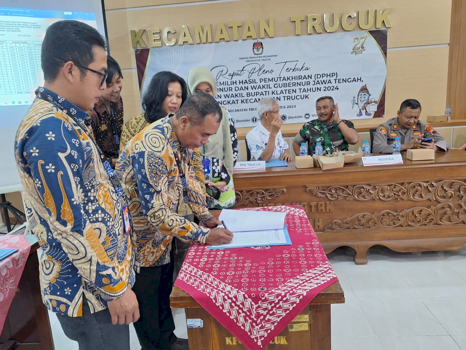 Rapat Pleno Terbuka DPHP Pilgub dan Pilbup 2024