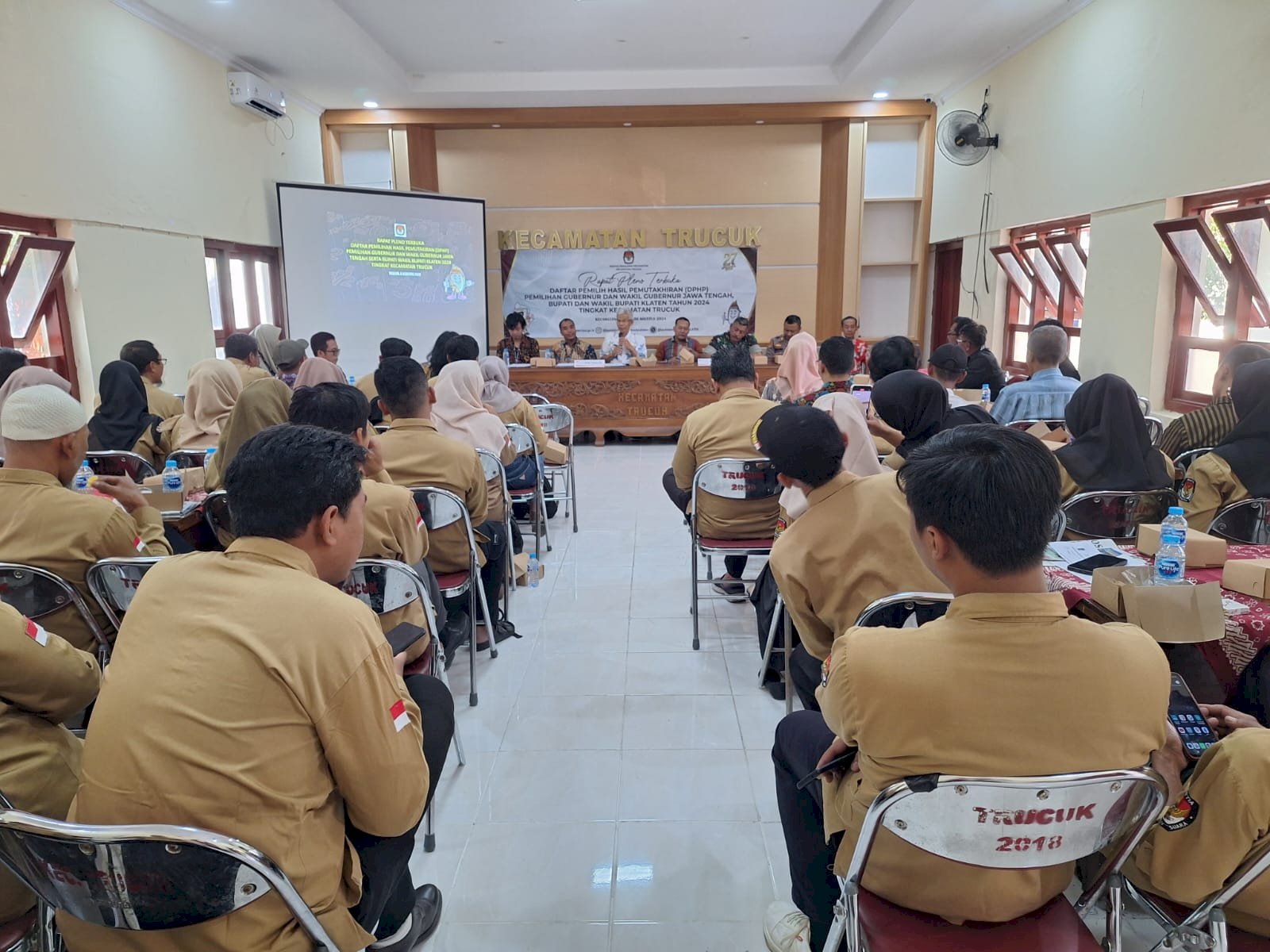 Rapat Pleno Terbuka DPHP Pilgub dan Pilbup 2024