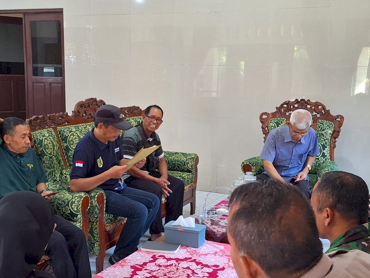 Rapat Mediasi Tentang Aduan Masyarakat Desa Mandong