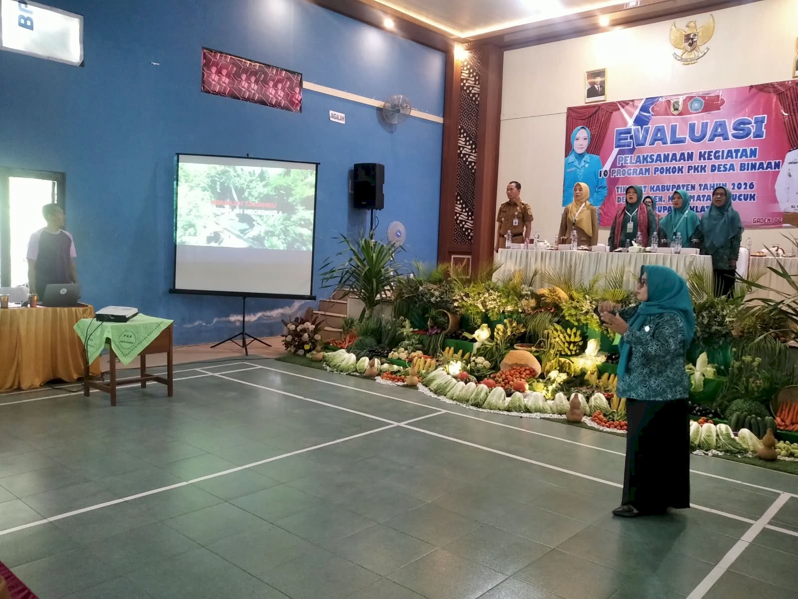 TP PKK Kabupaten Klaten Evaluasi 10 Program Pokok PKK di Desa Kradenan dan Gaden